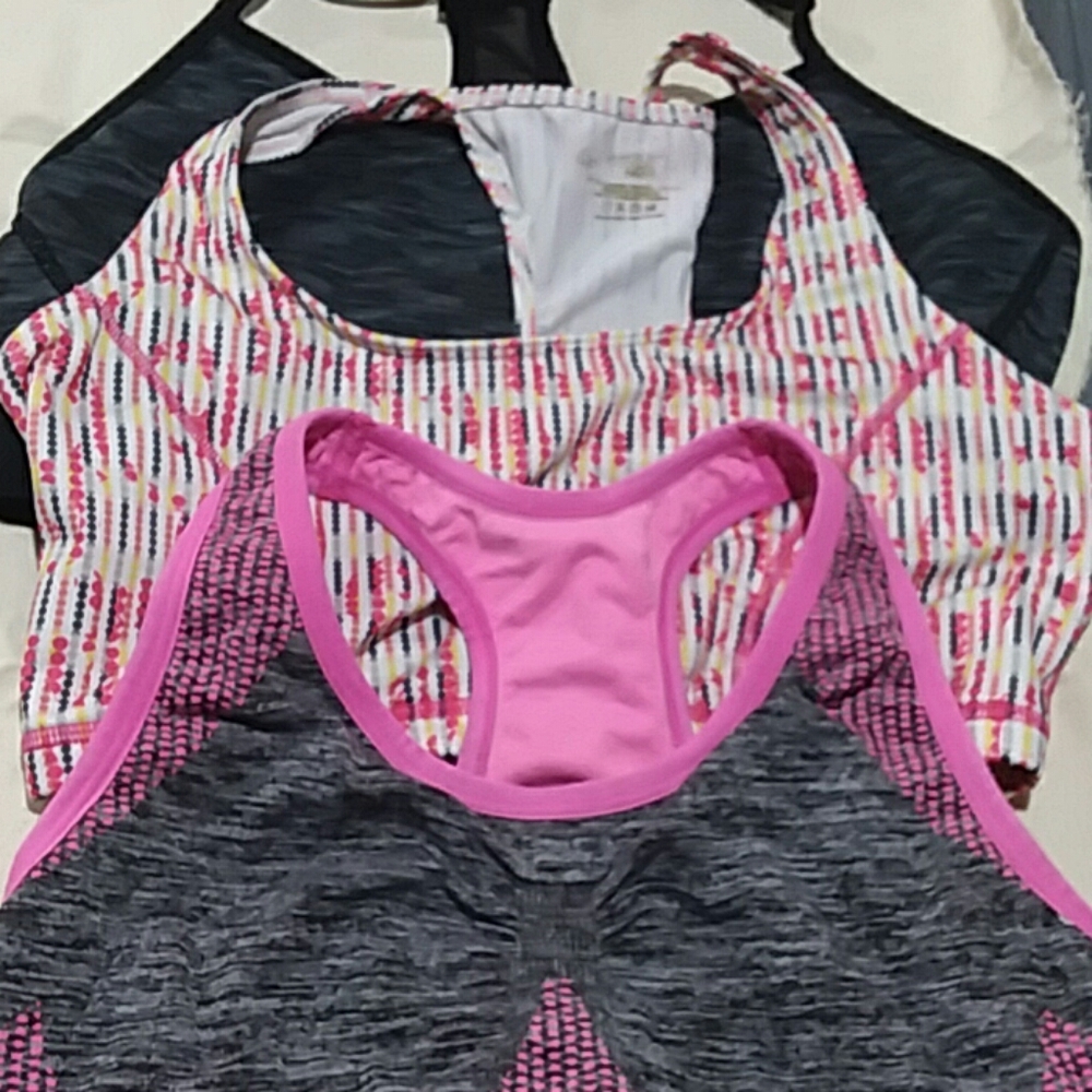Sports bra lot